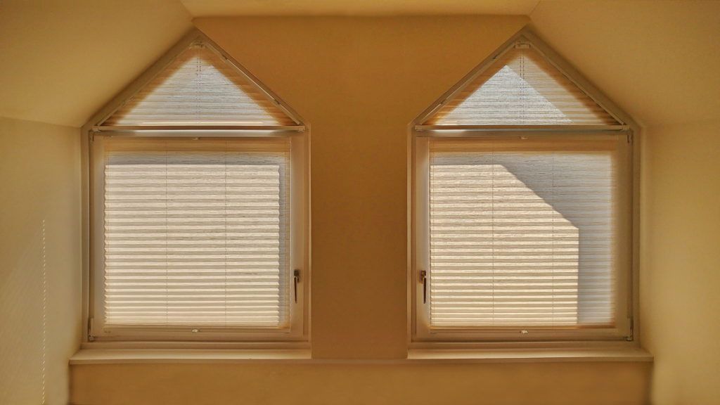 Variáció pliszéfüggönyre Variáció pliszéfüggönyre