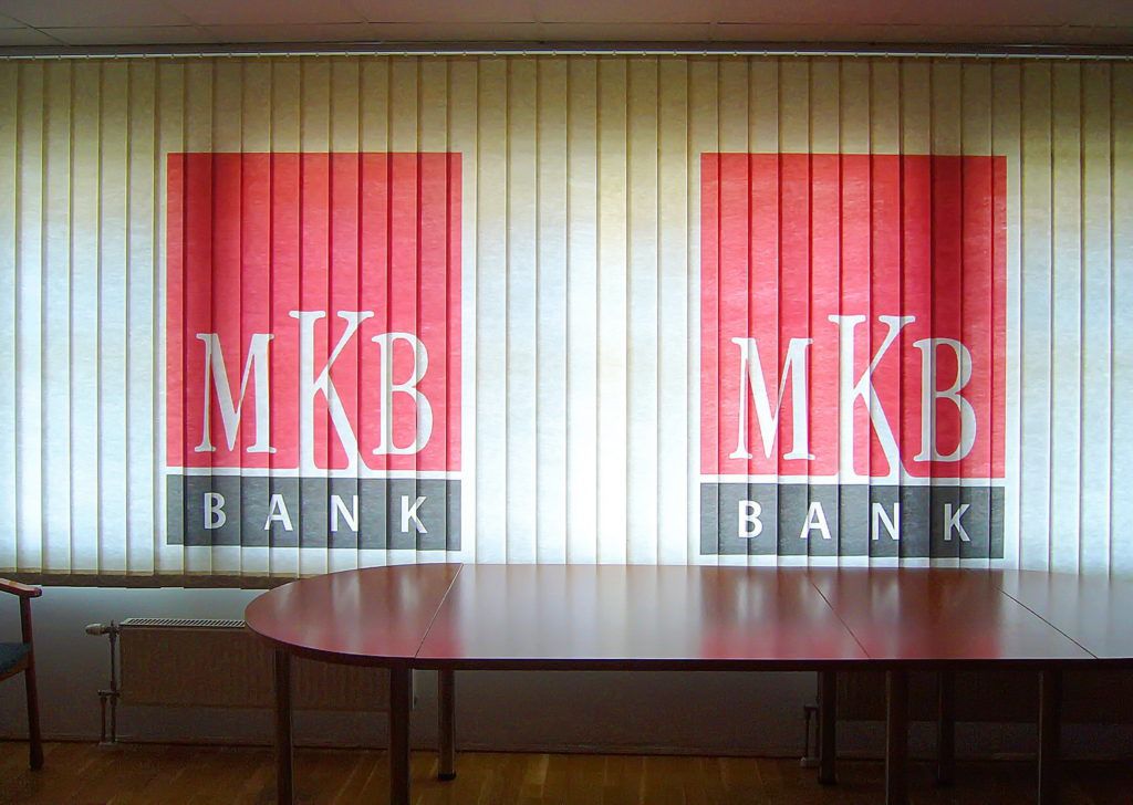 Szalagfüggöny -Budapest MKB Bank