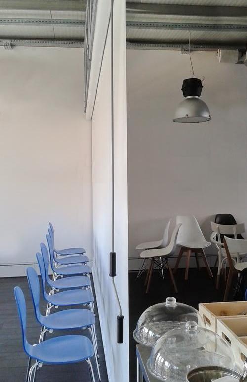 Közösségi élmény mobil térelválasztóval Közösségi élmény mobil térelválasztóval