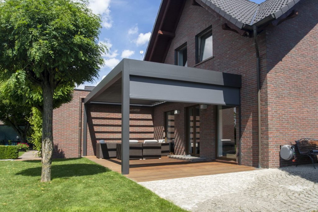 Bioklimatikus pergola -Kert 1