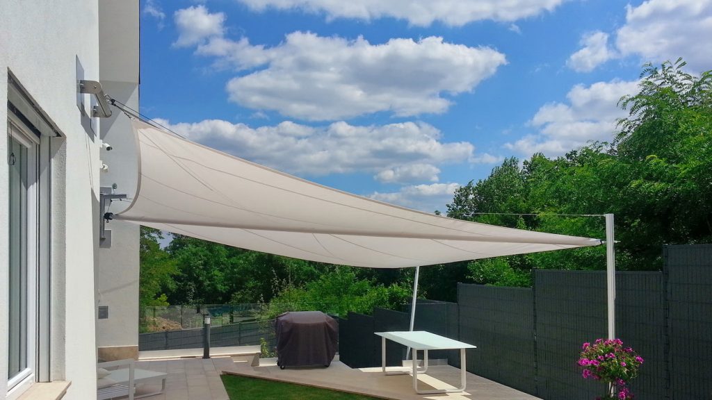 Milyen árnyékolót válasszunk a nyaralóhoz? A nyaraló árnyékolásban is segít a Rollstar!